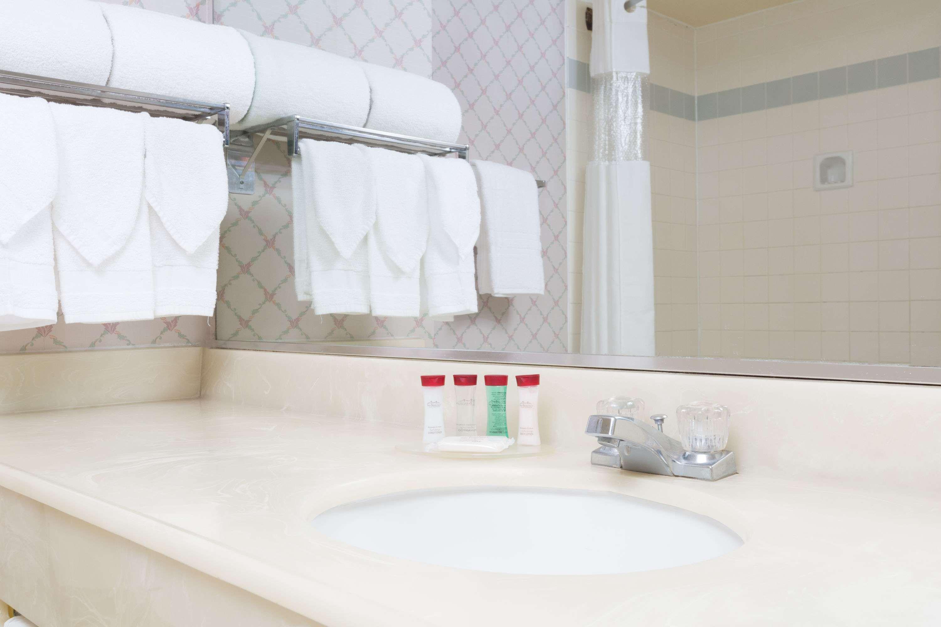 Ramada By Wyndham Hawthorne/lax Hotel Hawthorne