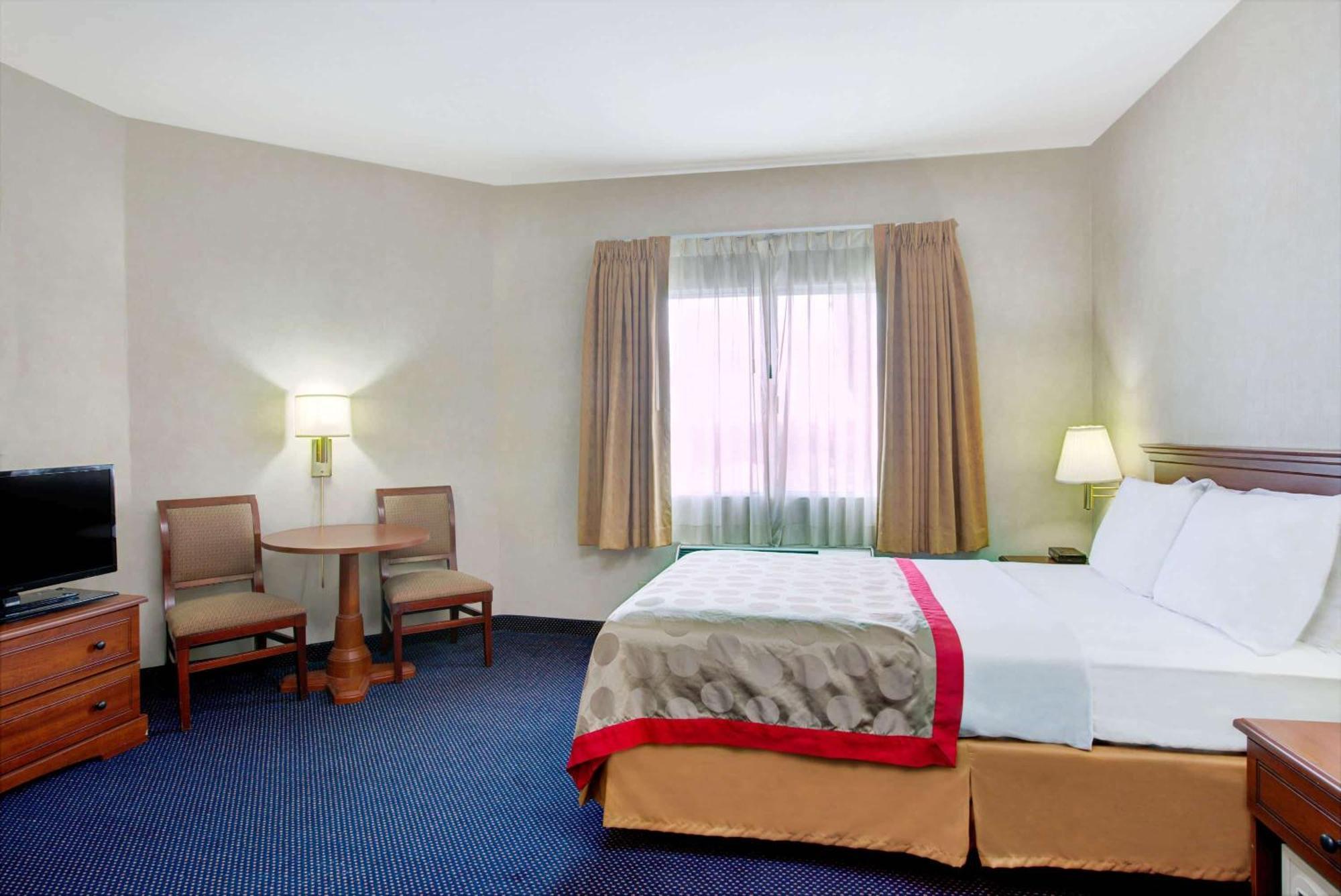 Ramada By Wyndham Hawthorne/lax Hotel 2*