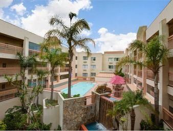 Ramada By Wyndham Hawthorne/lax Hotel