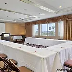 Ramada By Wyndham Hawthorne/Lax 