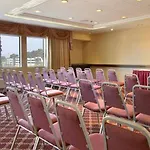 Ramada By Wyndham Hawthorne/Lax 