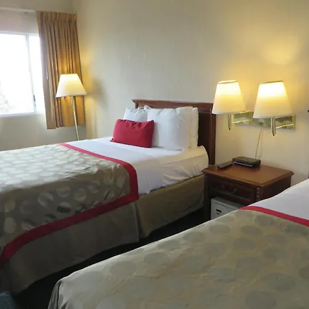 Ramada By Wyndham Hawthorne/Lax Hotel Room photo