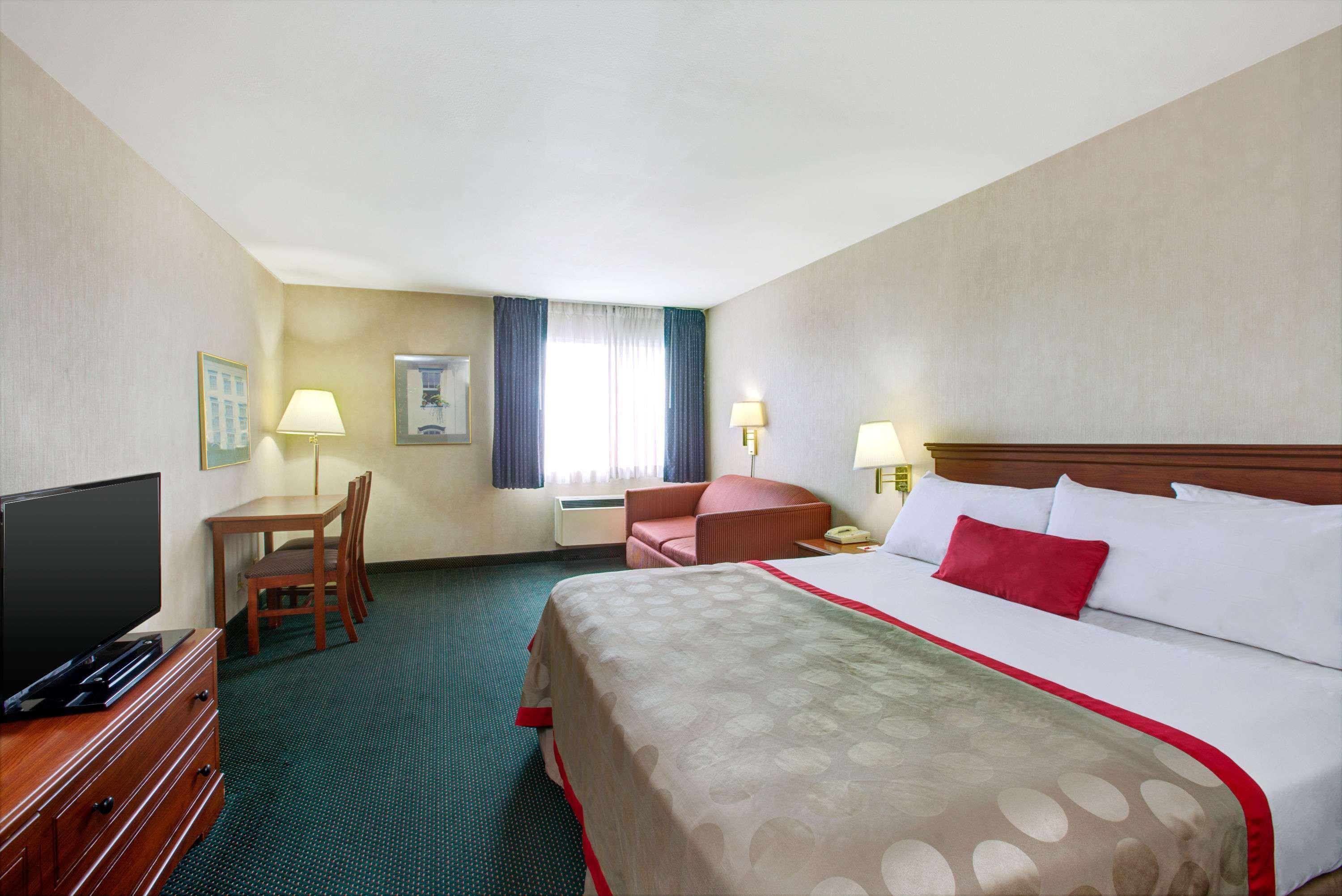 Ramada By Wyndham Hawthorne/lax