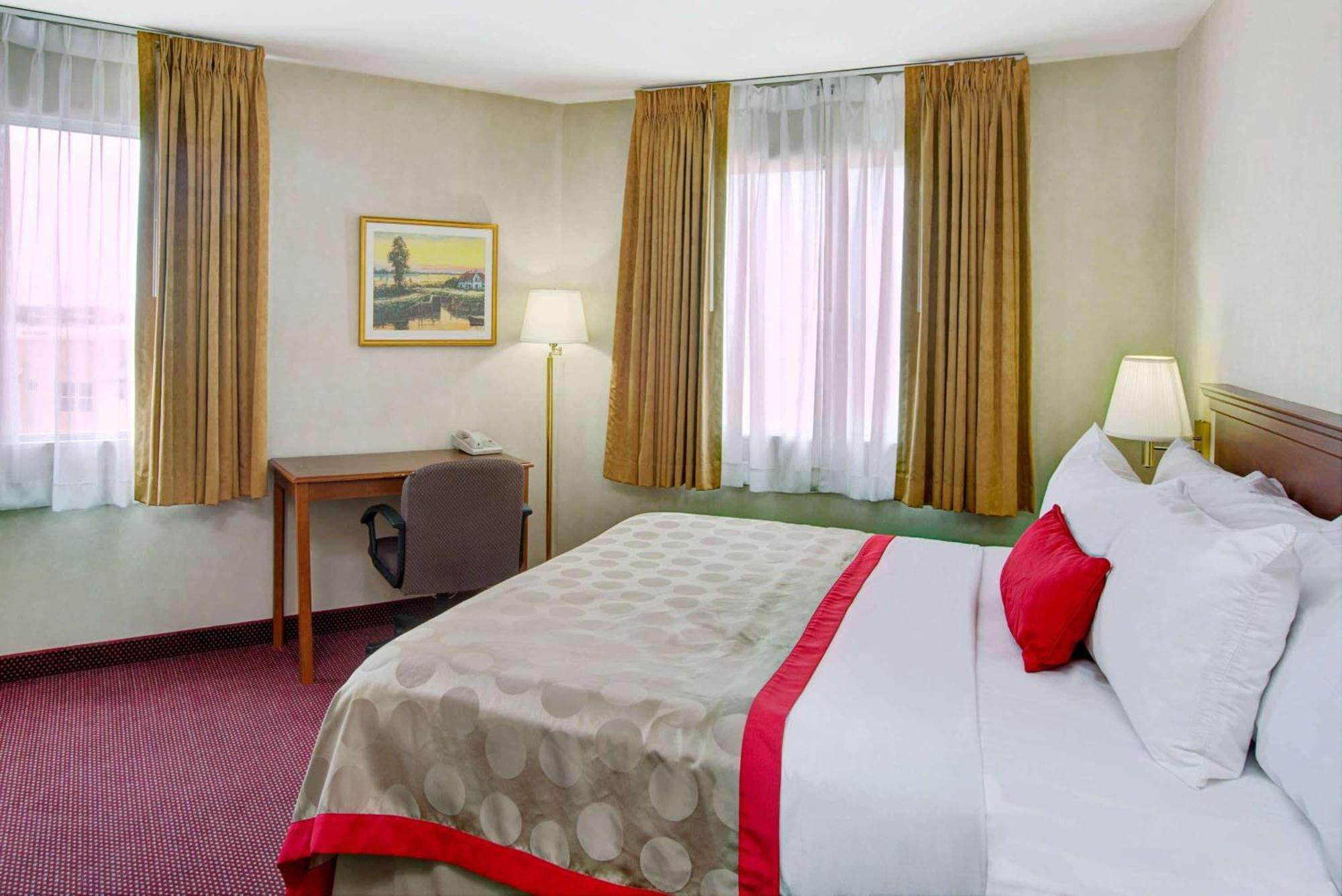 Hotel Ramada By Wyndham Hawthorne/lax Hawthorne