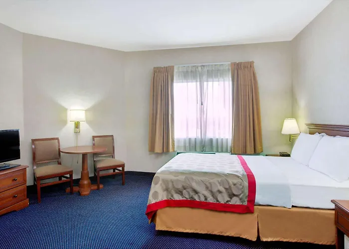 Ramada By Wyndham Hawthorne/Lax