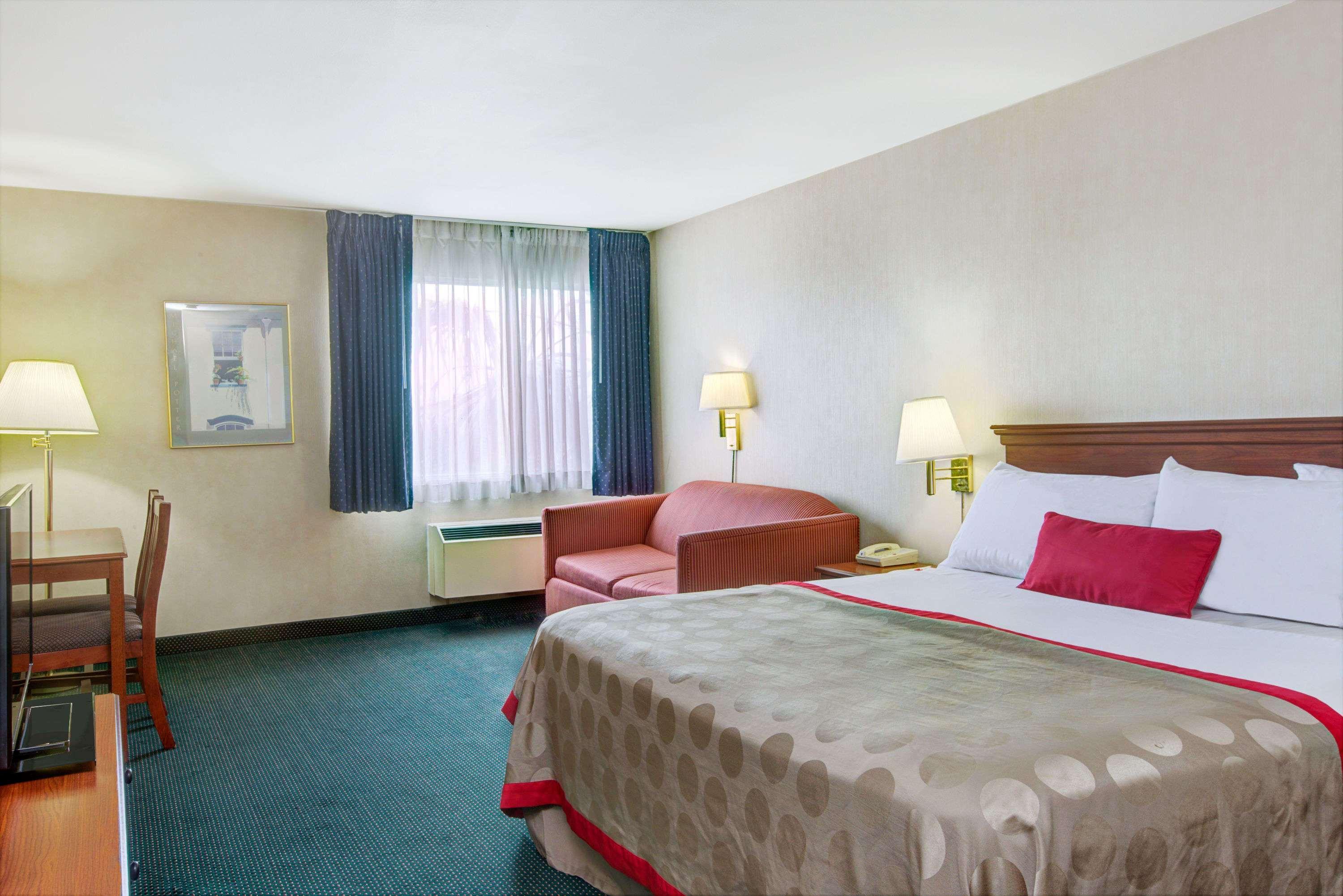 Ramada By Wyndham Hawthorne/lax Hawthorne