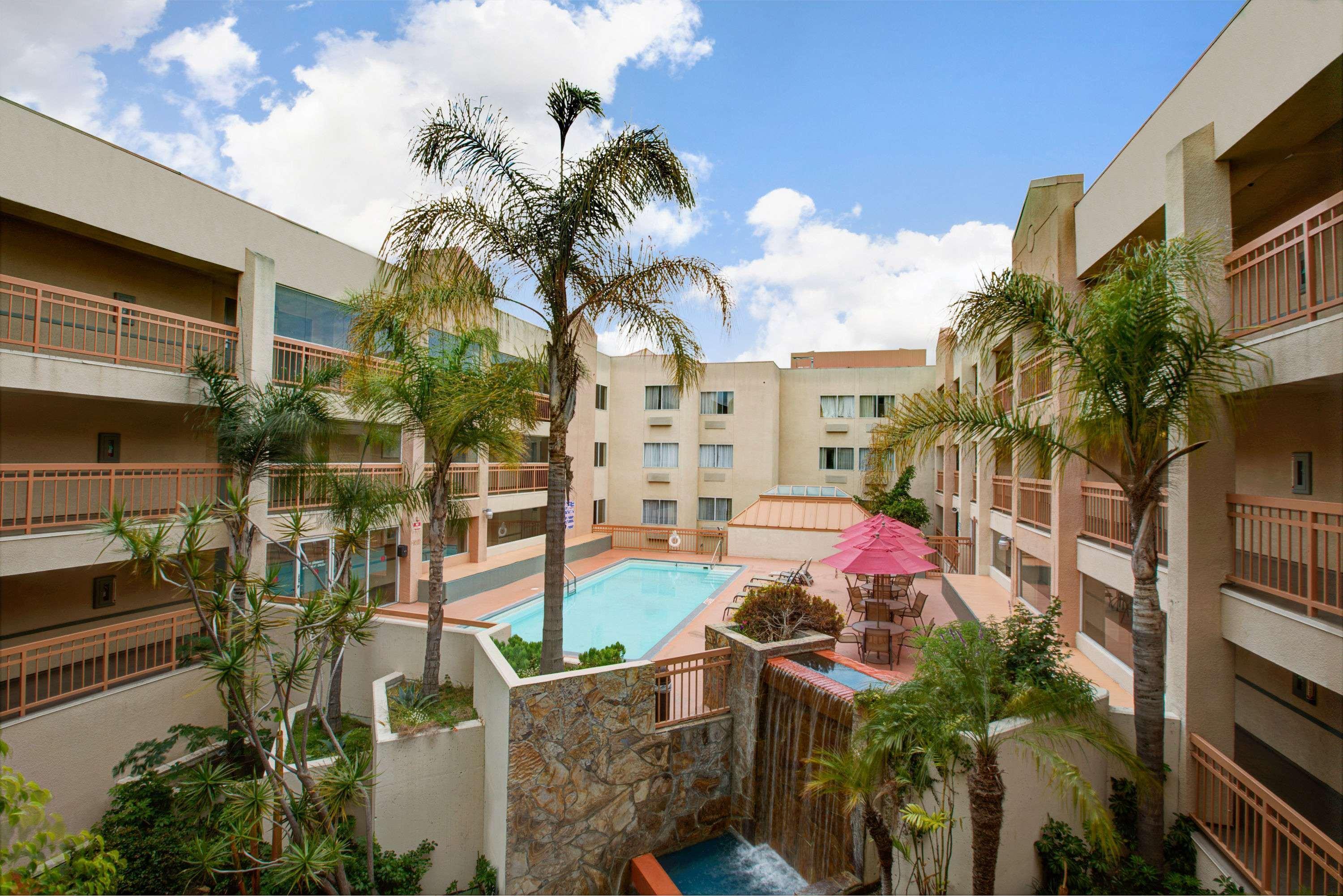 Hotel Ramada By Wyndham Hawthorne/lax 2*