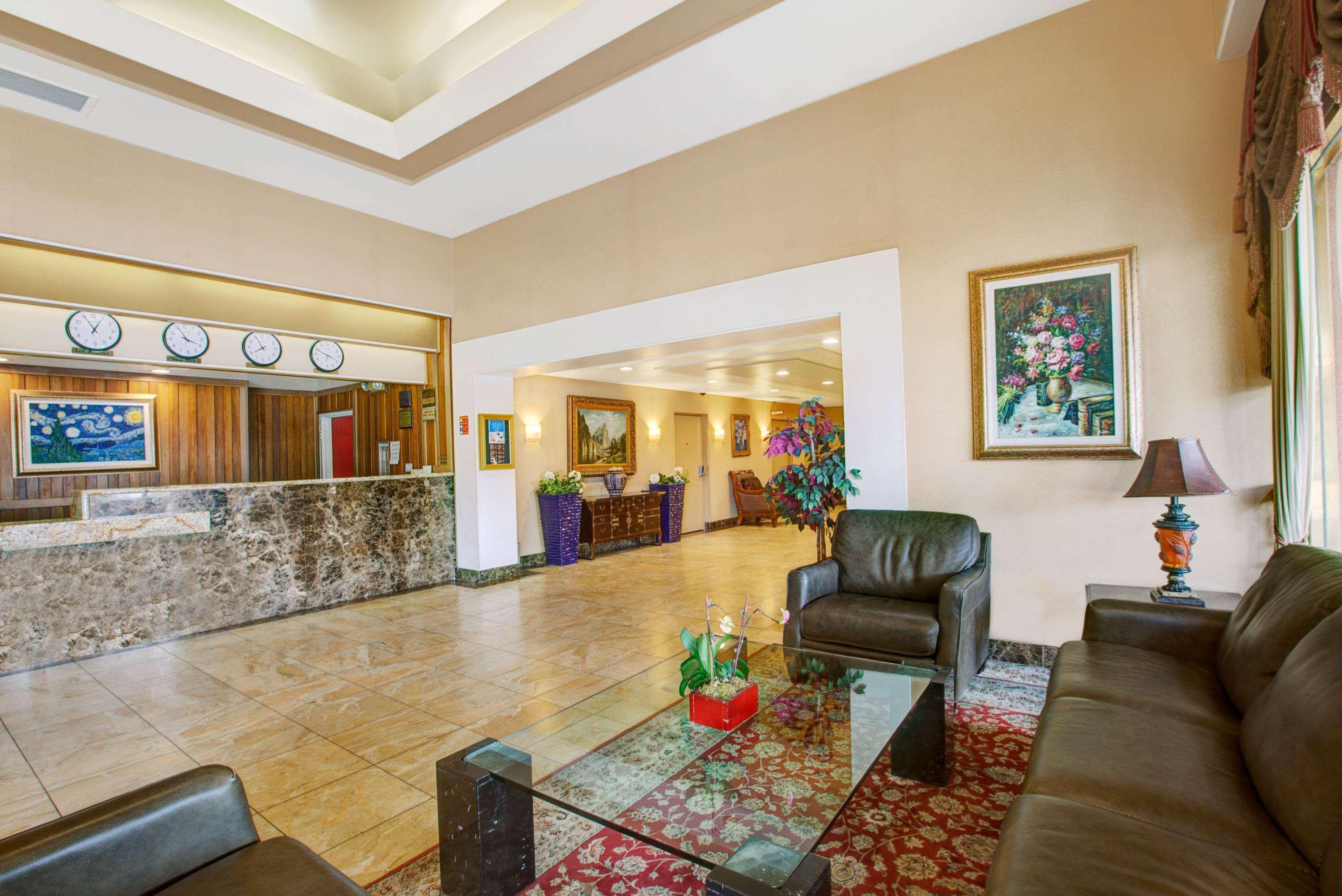 Hotel Ramada By Wyndham Hawthorne/lax 2*