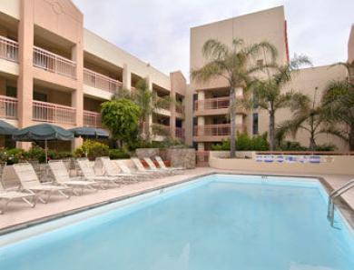 Ramada By Wyndham Hawthorne/lax Hawthorne